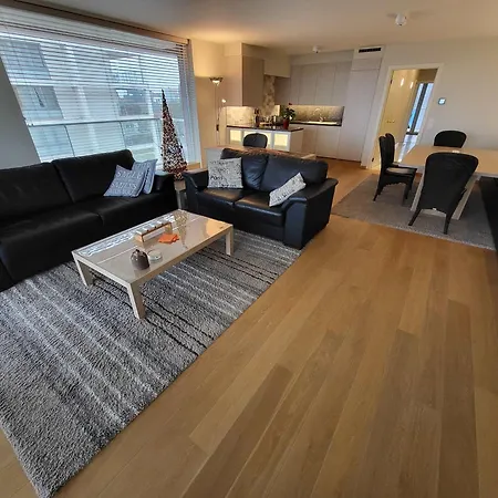 Spacious With Large Terrace & Parking In Apartment *